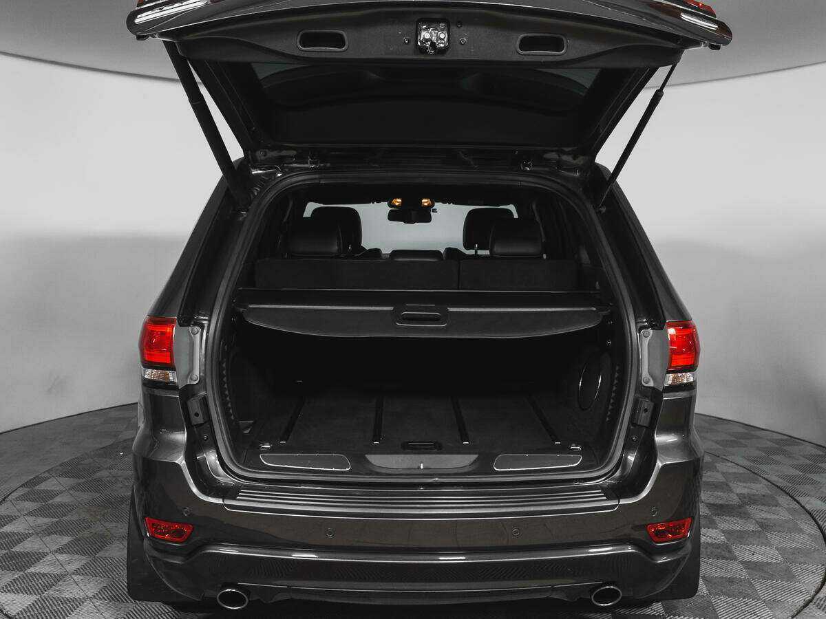 Купить Jeep Grand Cherokee с пробегом. Фото: #18