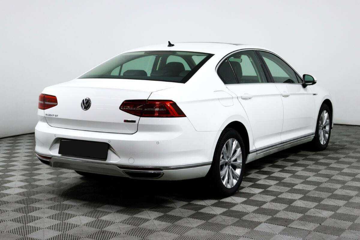 Купить Volkswagen Passat с пробегом. Фото: #3