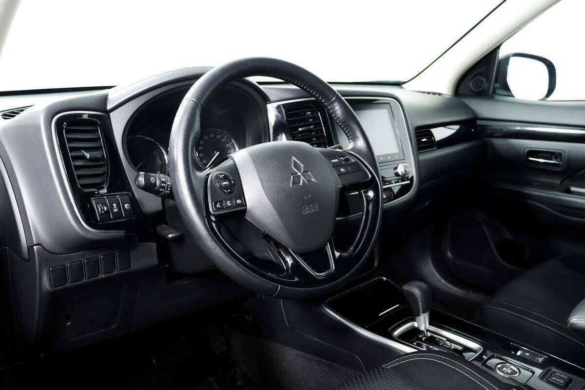 Купить Mitsubishi Outlander с пробегом. Фото: #13