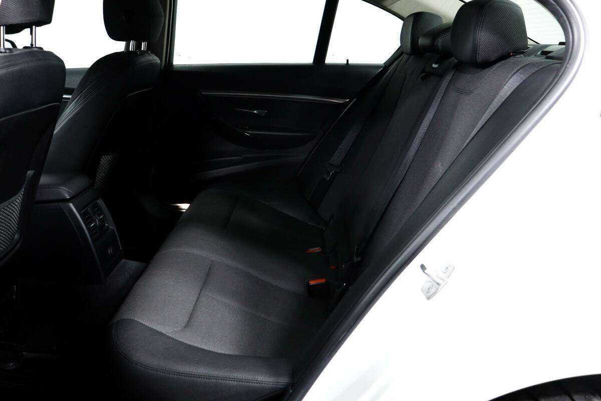 Купить BMW 3 серии с пробегом. Фото: #11