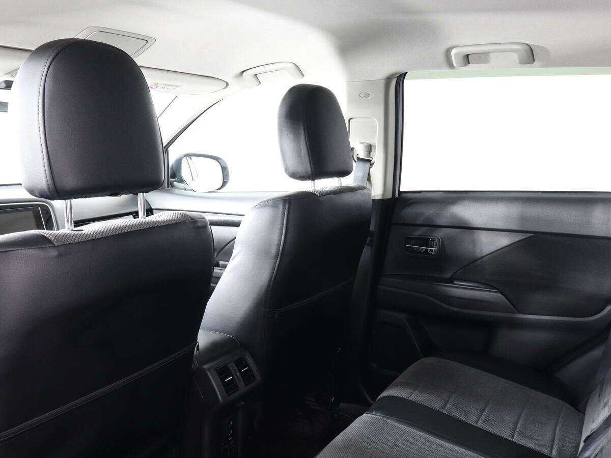 Купить Mitsubishi Outlander с пробегом. Фото: #10