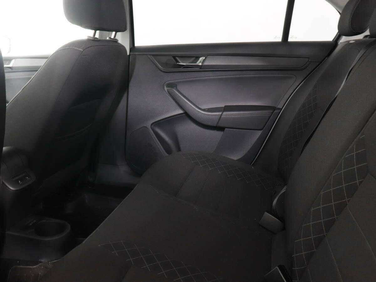 Купить Skoda Rapid с пробегом. Фото: #12