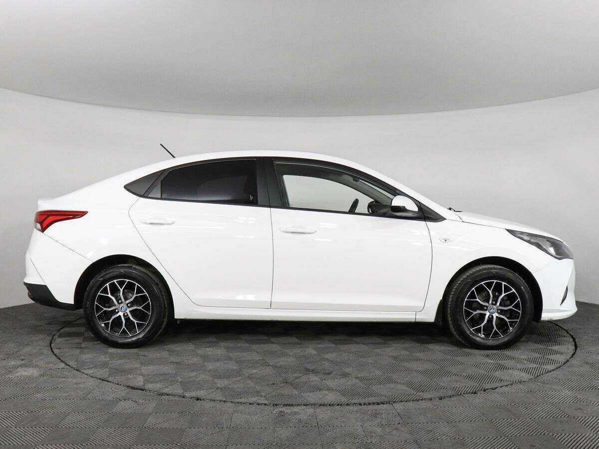 Купить Hyundai Solaris с пробегом. Фото: #3