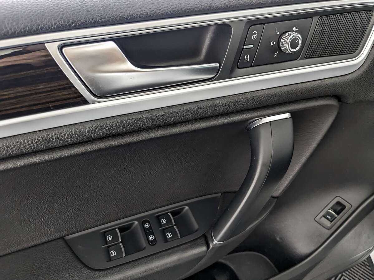 Купить Volkswagen Touareg с пробегом. Фото: #24