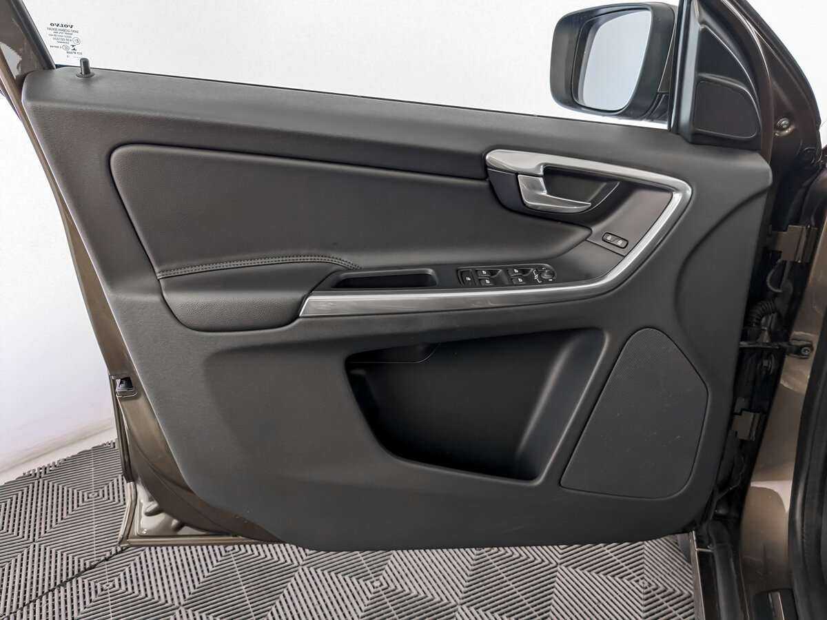 Купить Volvo XC60 с пробегом. Фото: #17