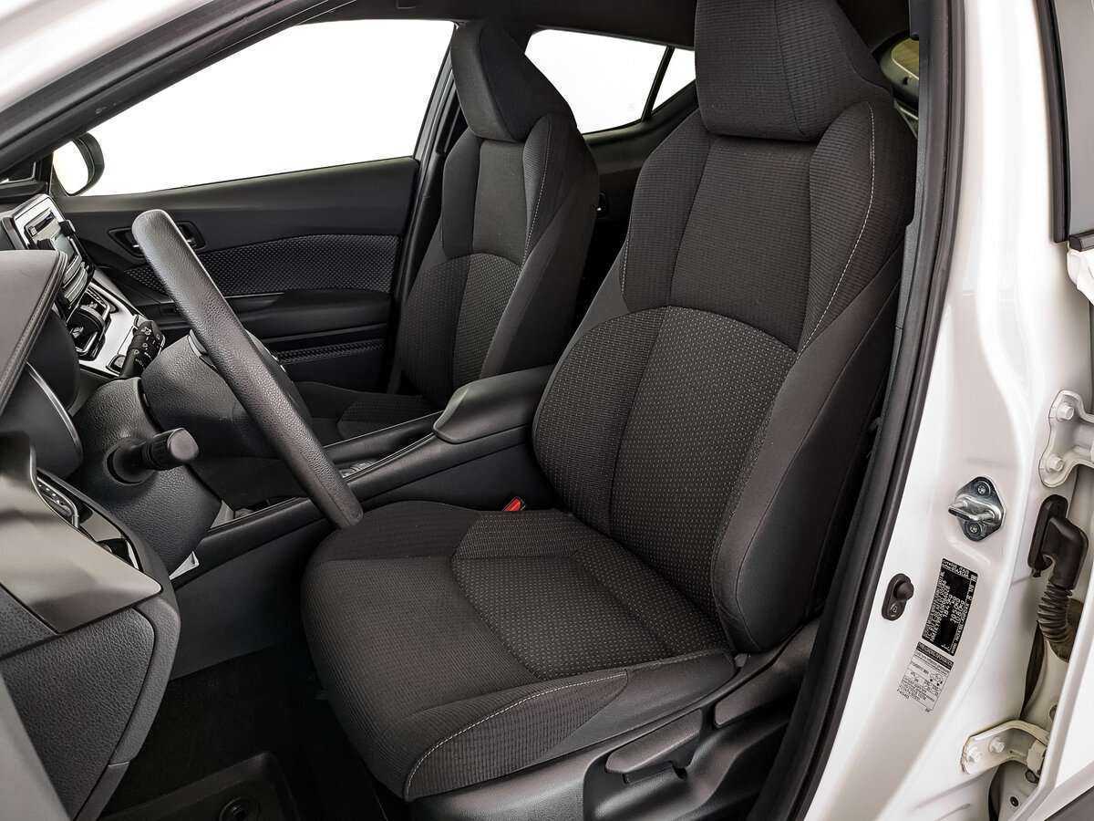 Купить Toyota C-HR с пробегом. Фото: #14