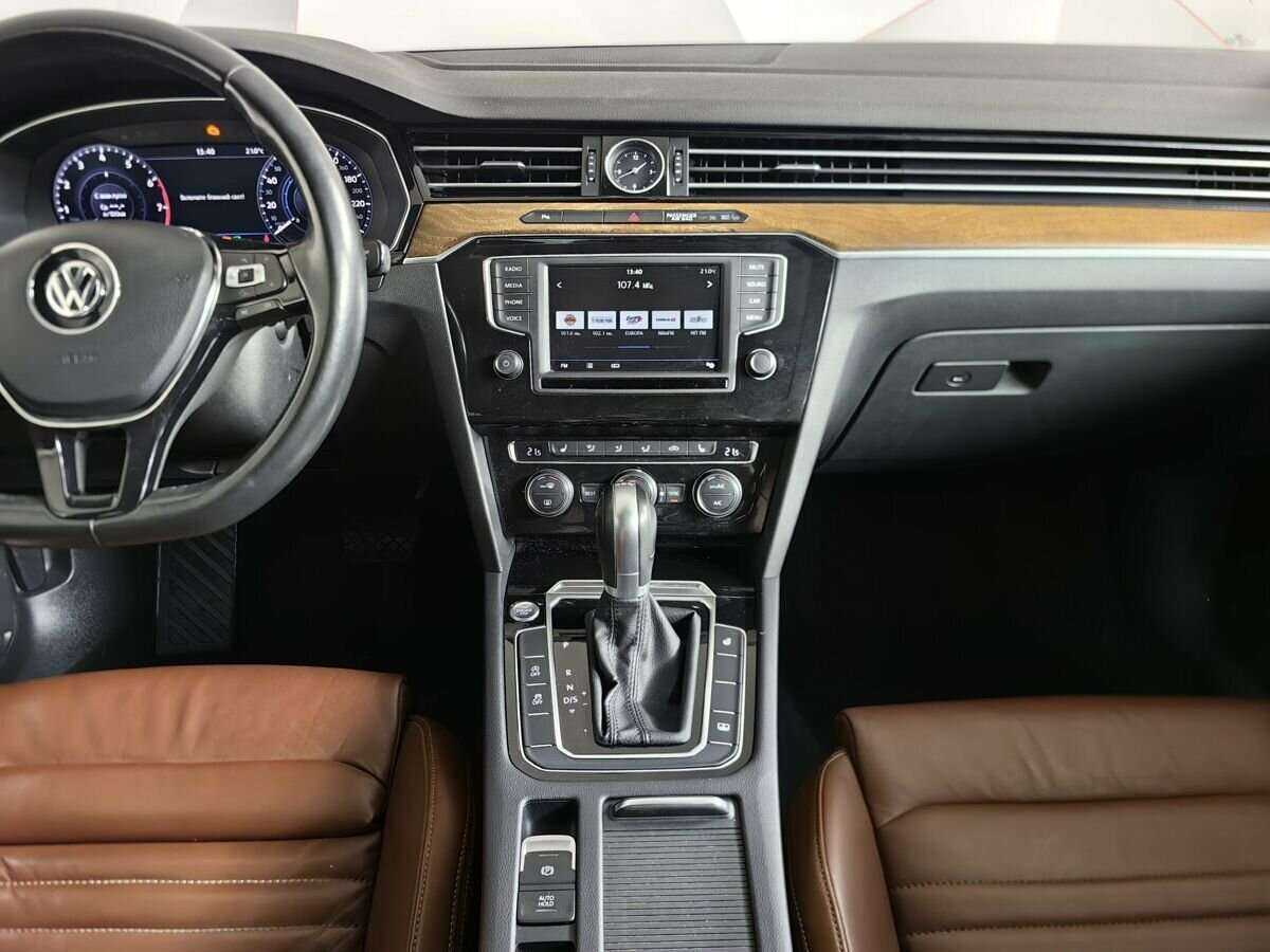 Купить Volkswagen Passat с пробегом. Фото: #10