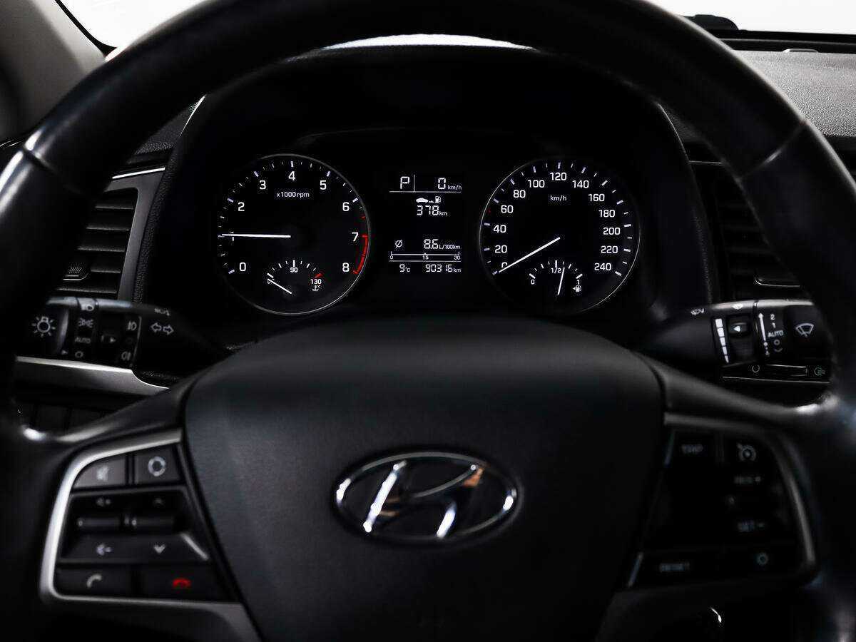 Купить Hyundai Elantra с пробегом. Фото: #15