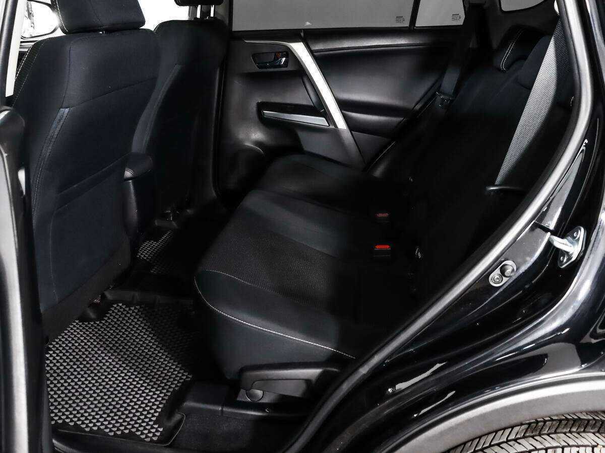 Купить Toyota RAV4 с пробегом. Фото: #8