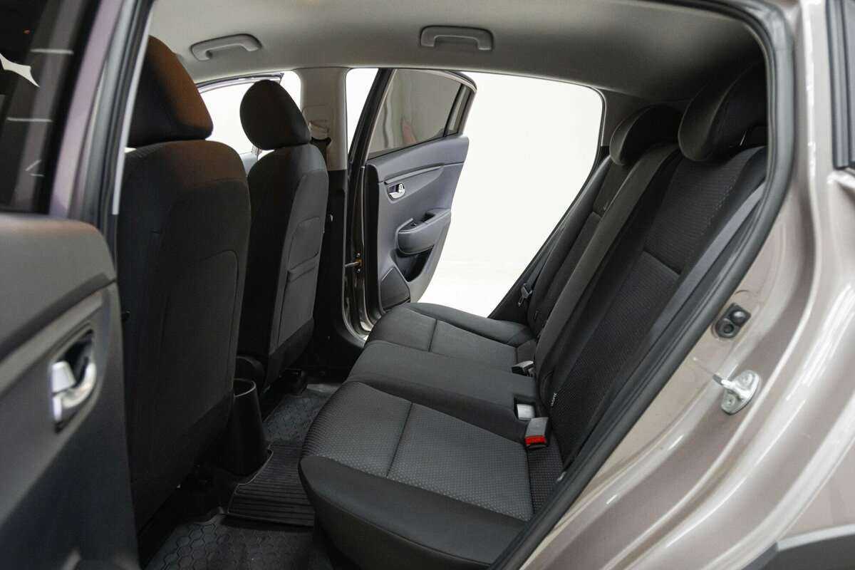 Купить Kia Rio с пробегом. Фото: #14