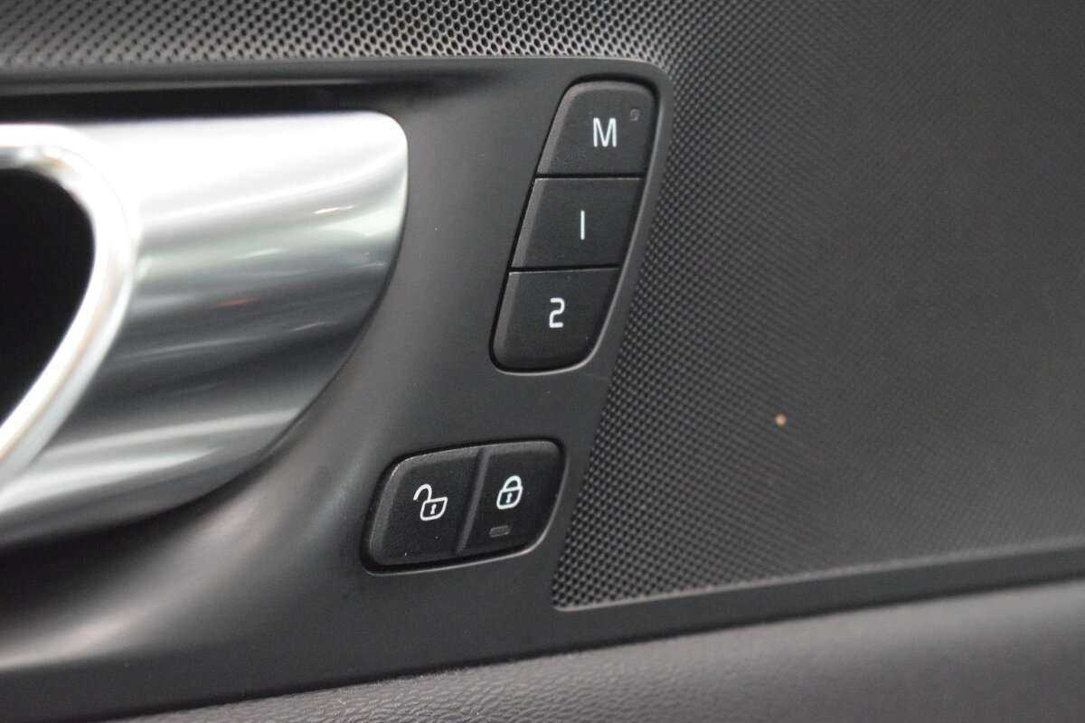 Купить Volvo XC60 с пробегом. Фото: #9