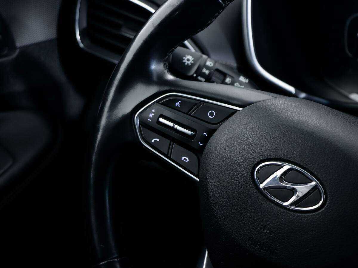 Купить Hyundai Santa Fe с пробегом. Фото: #11