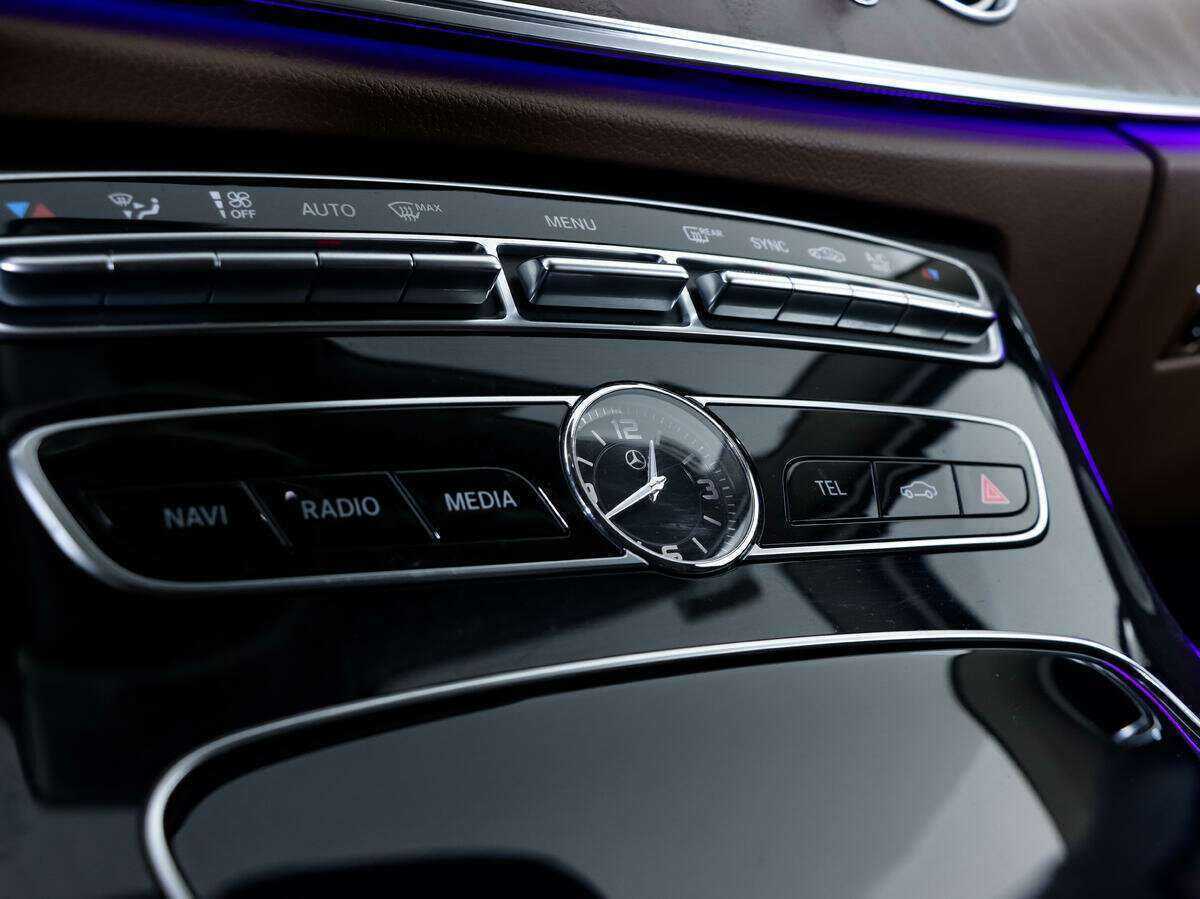 Купить Mercedes-Benz E-Класс с пробегом. Фото: #18