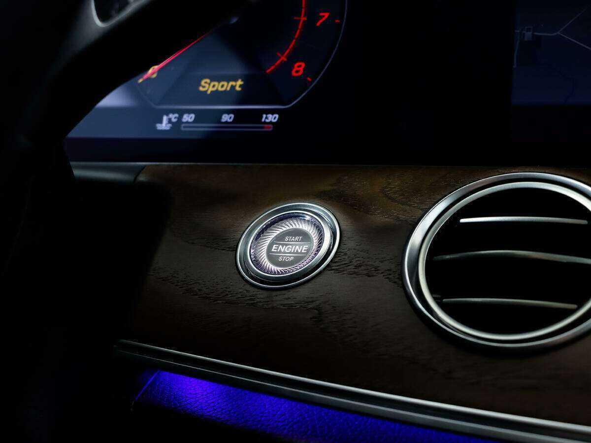 Купить Mercedes-Benz E-Класс с пробегом. Фото: #14
