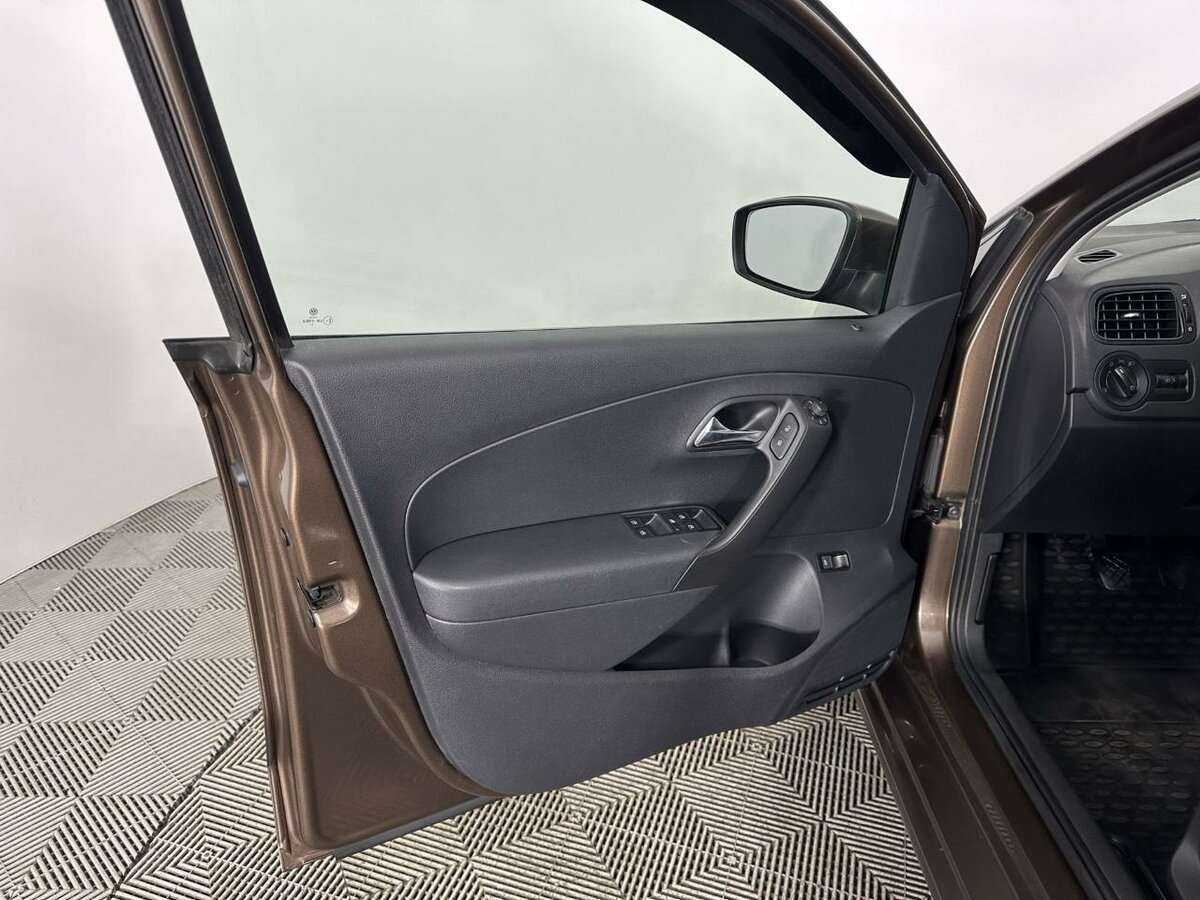 Купить Volkswagen Polo с пробегом. Фото: #7
