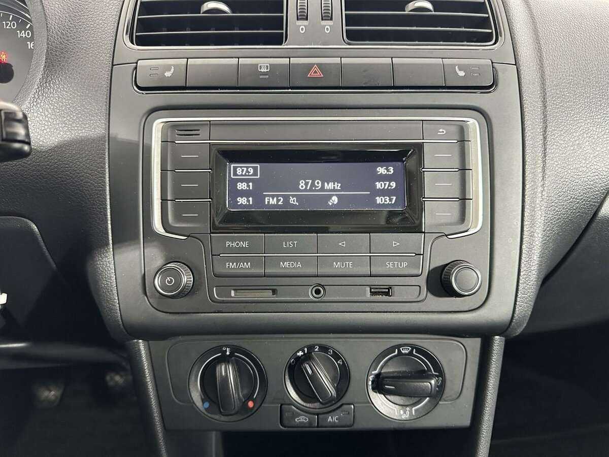 Купить Volkswagen Polo с пробегом. Фото: #11