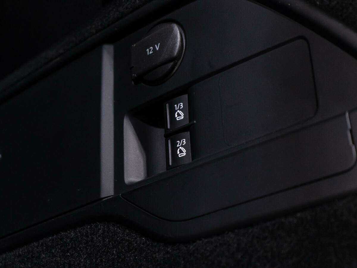 Купить Volkswagen Touareg с пробегом. Фото: #14