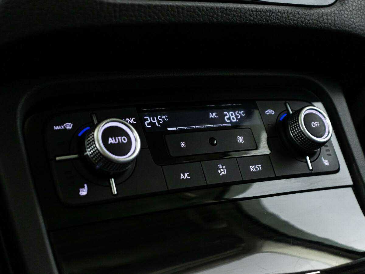 Купить Volkswagen Touareg с пробегом. Фото: #19