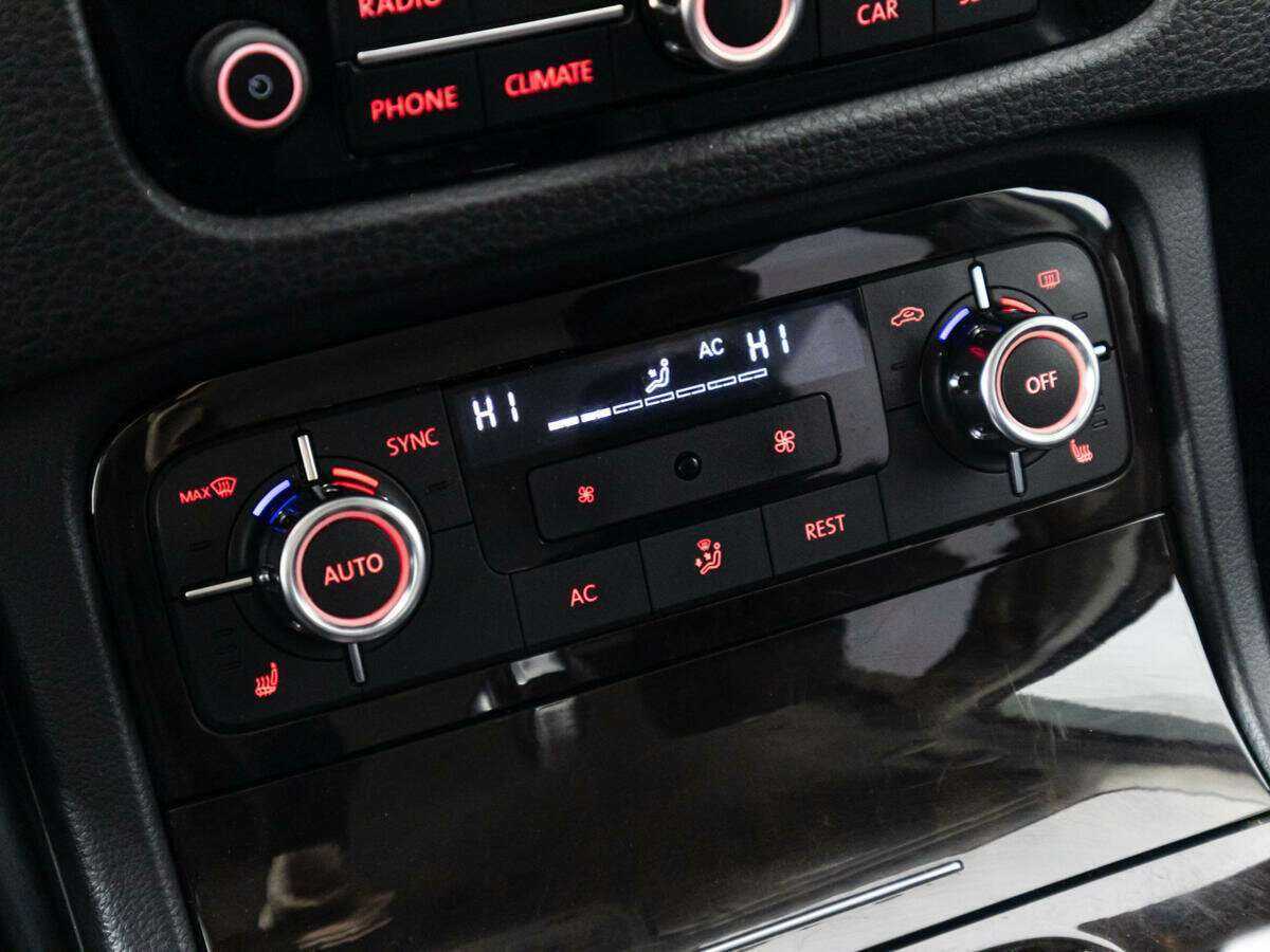 Купить Volkswagen Touareg с пробегом. Фото: #13