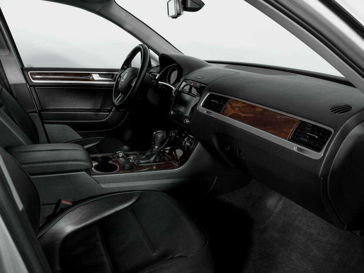 Купить Volkswagen Touareg с пробегом. Фото: #8