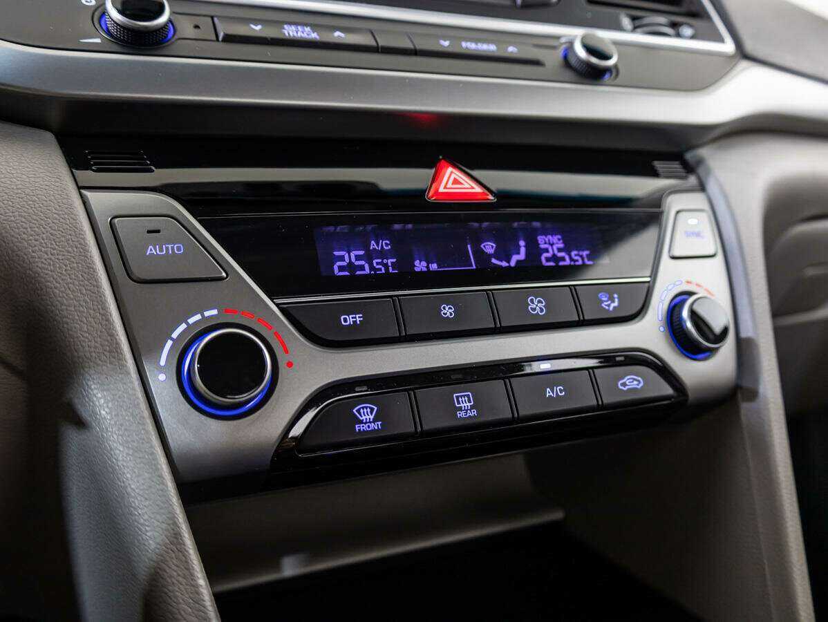 Купить Hyundai Elantra с пробегом. Фото: #13