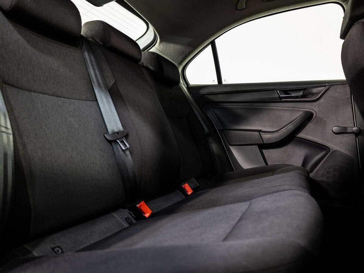 Купить Skoda Rapid с пробегом. Фото: #10