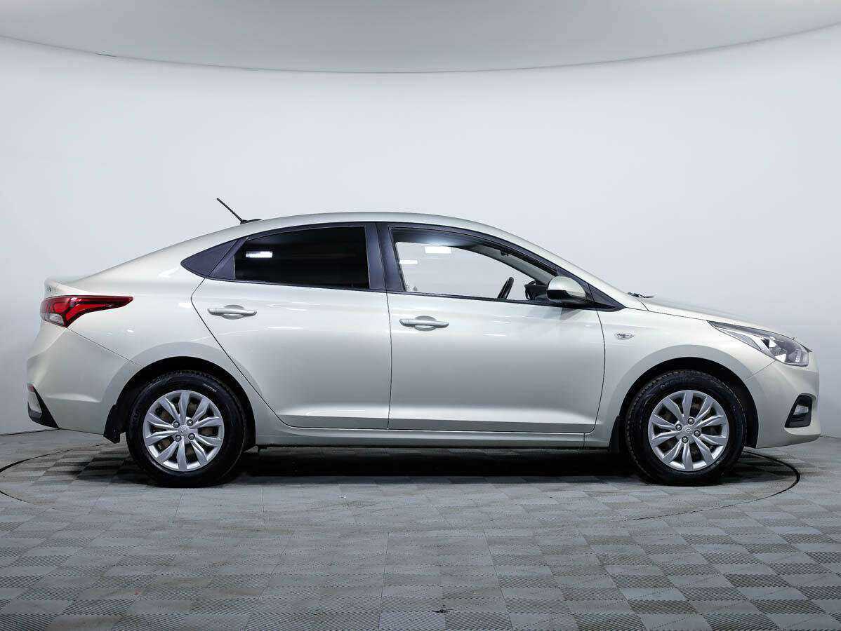 Купить Hyundai Solaris с пробегом. Фото: #2
