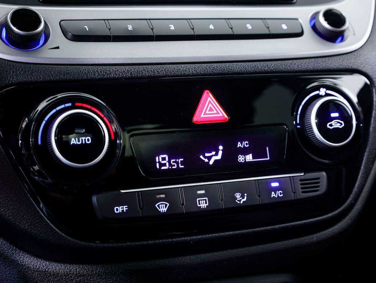 Купить Hyundai Solaris с пробегом. Фото: #14