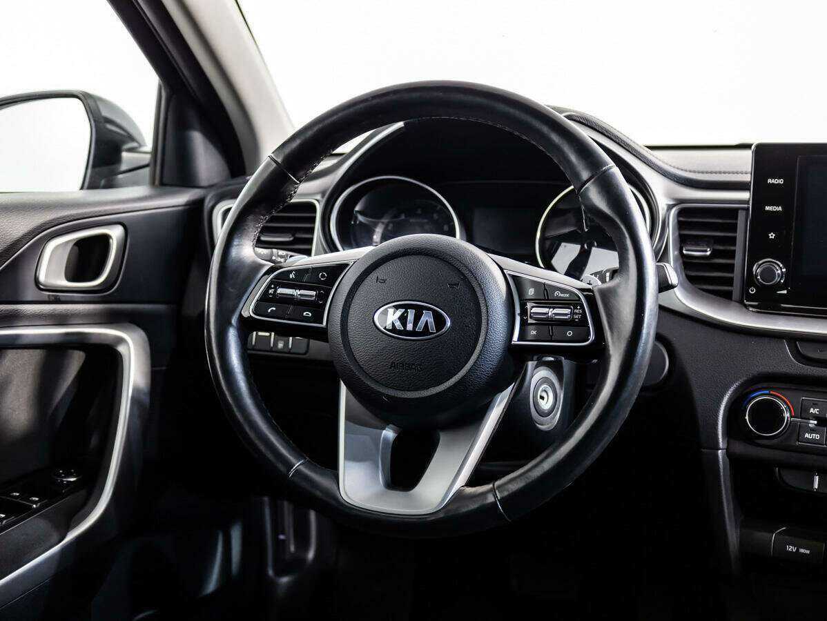 Купить Kia Ceed с пробегом. Фото: #9