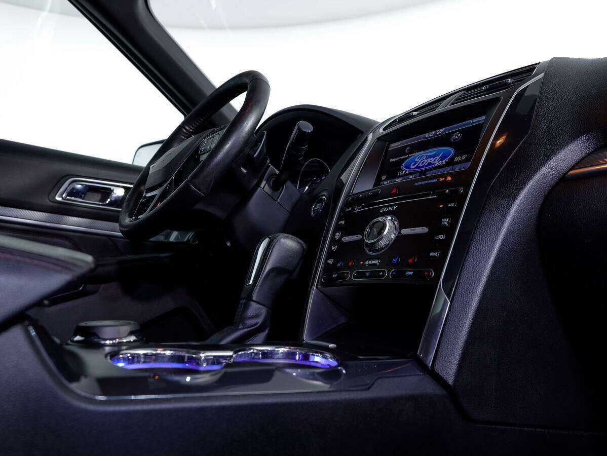 Купить Ford Explorer с пробегом. Фото: #28