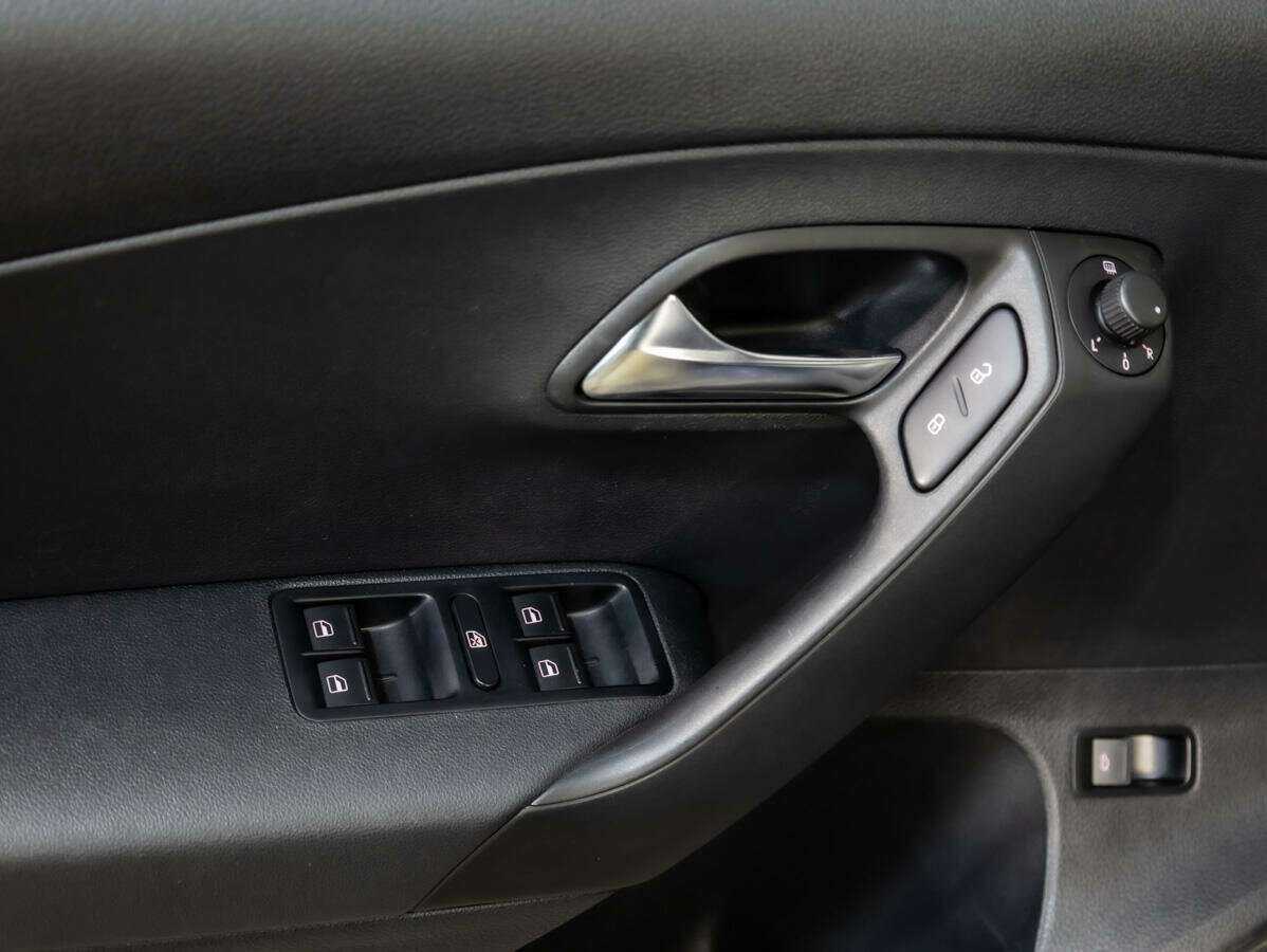 Купить Volkswagen Polo с пробегом. Фото: #13