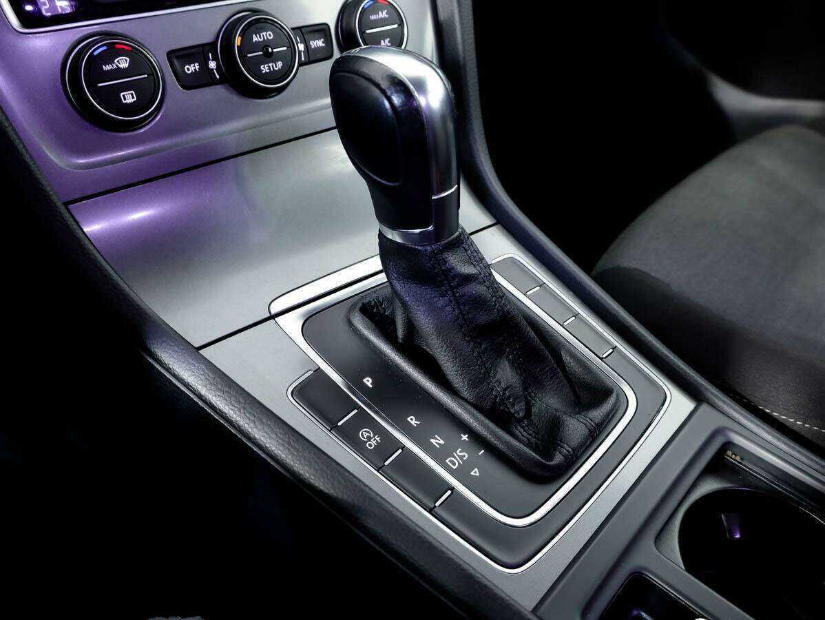 Купить Volkswagen Golf с пробегом. Фото: #14