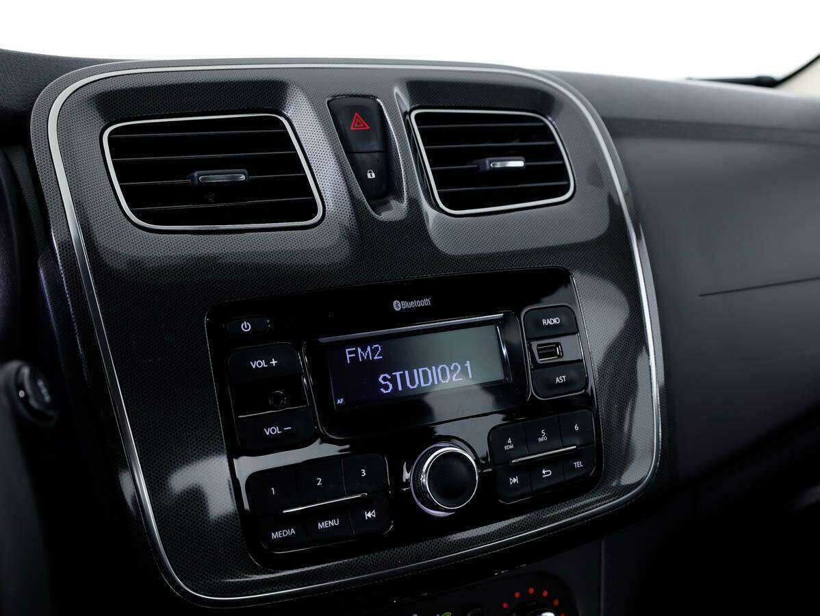 Купить Renault Logan с пробегом. Фото: #17