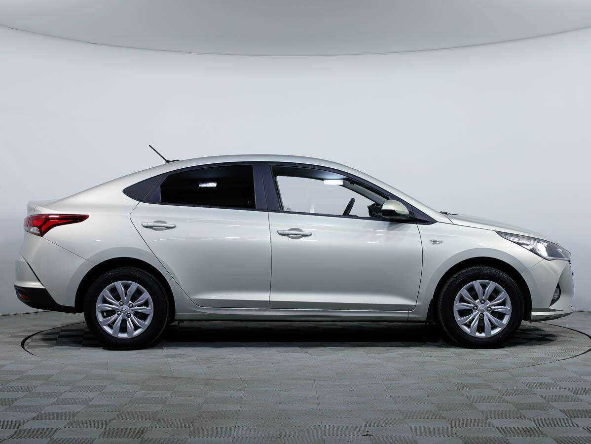 Купить Hyundai Solaris с пробегом. Фото: #2