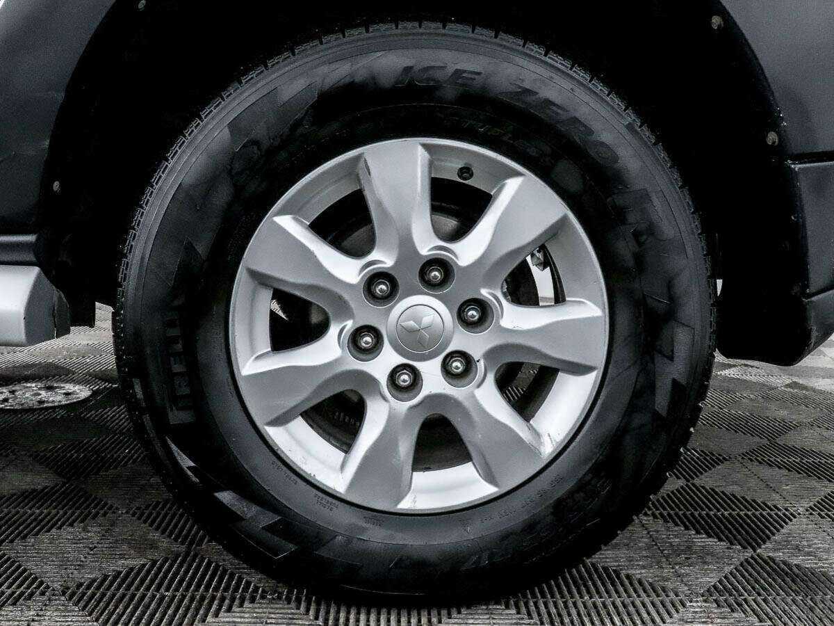 Купить Mitsubishi Pajero с пробегом. Фото: #11