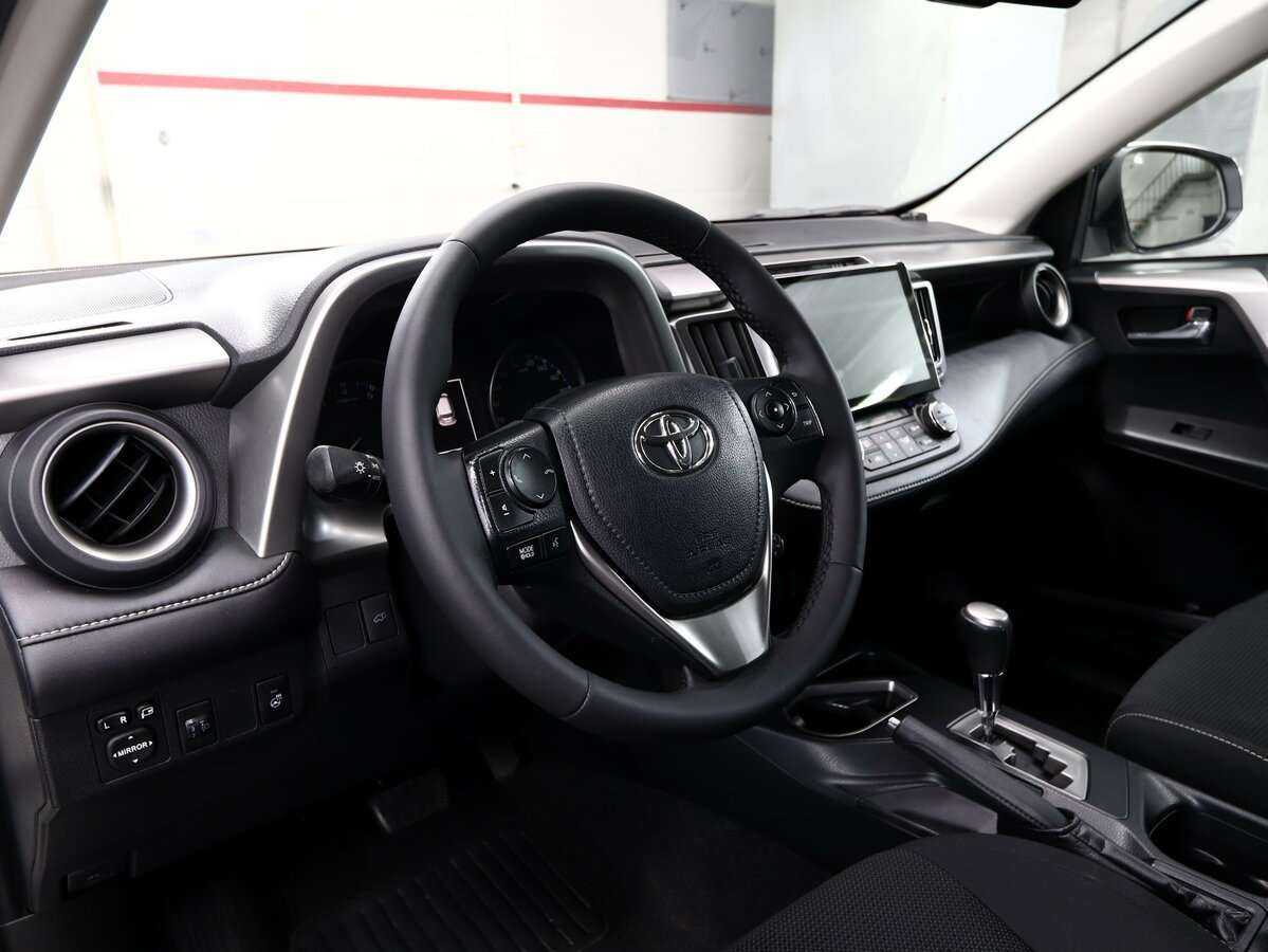 Купить Toyota RAV4 с пробегом. Фото: #8