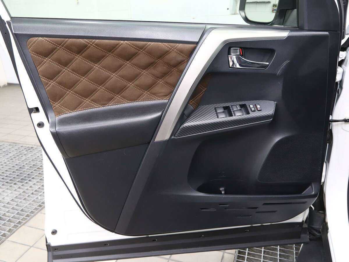 Купить Toyota RAV4 с пробегом. Фото: #17