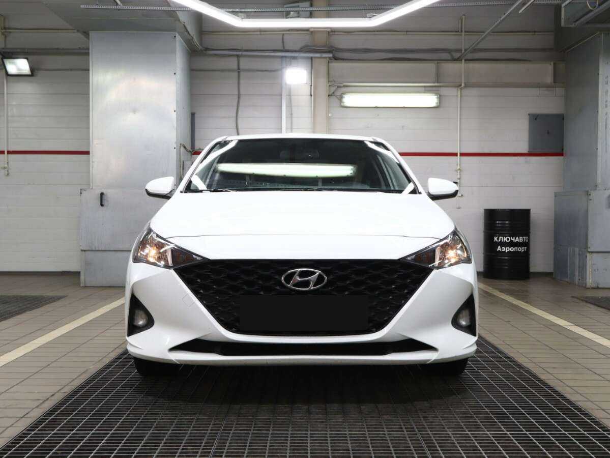 Купить Hyundai Solaris с пробегом. Фото: #2