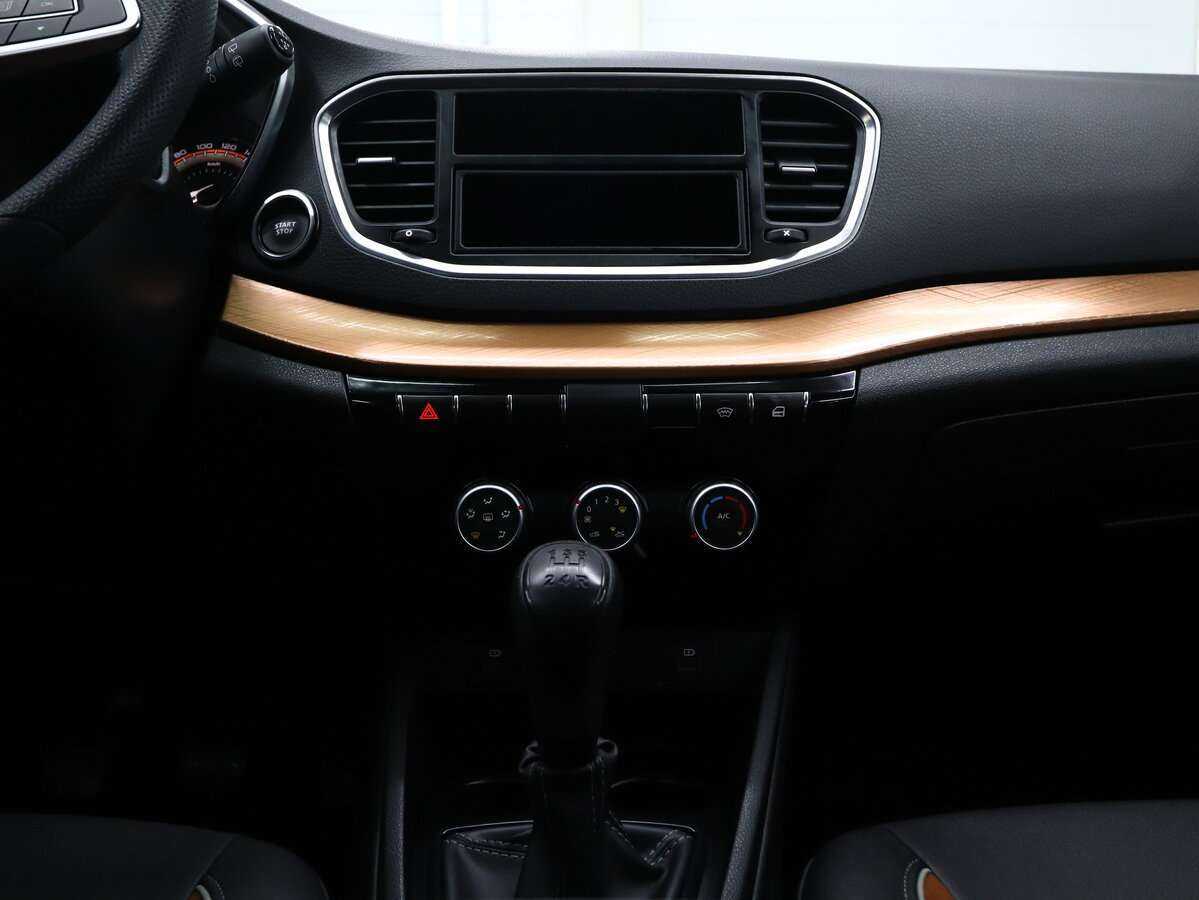 Купить Lada (ВАЗ) Vesta с пробегом. Фото: #21