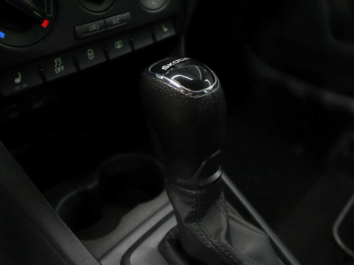 Купить Skoda Rapid с пробегом. Фото: #12