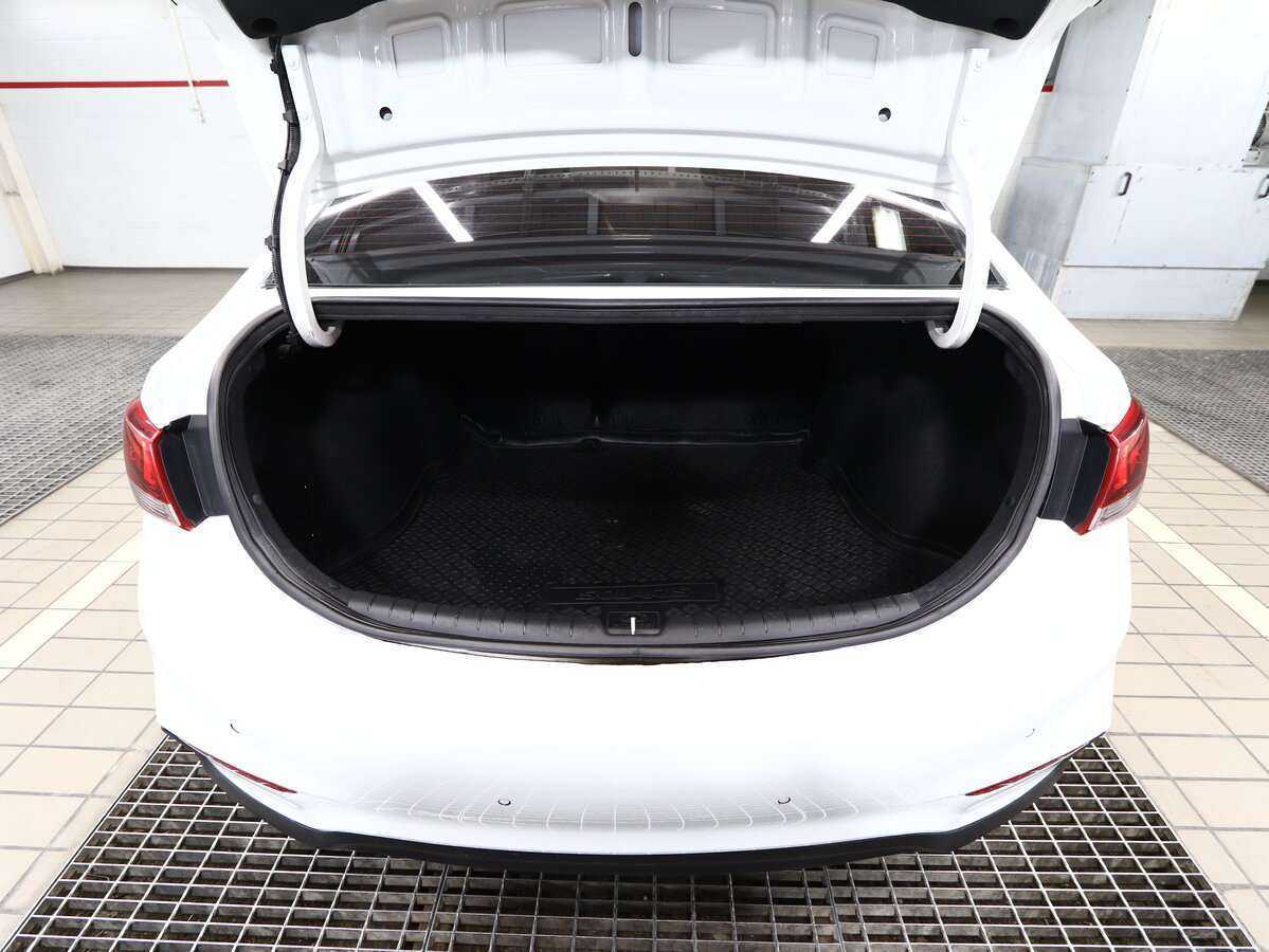 Купить Hyundai Solaris с пробегом. Фото: #4