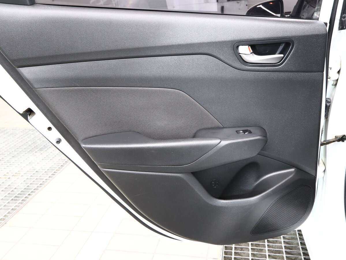 Купить Hyundai Solaris с пробегом. Фото: #12