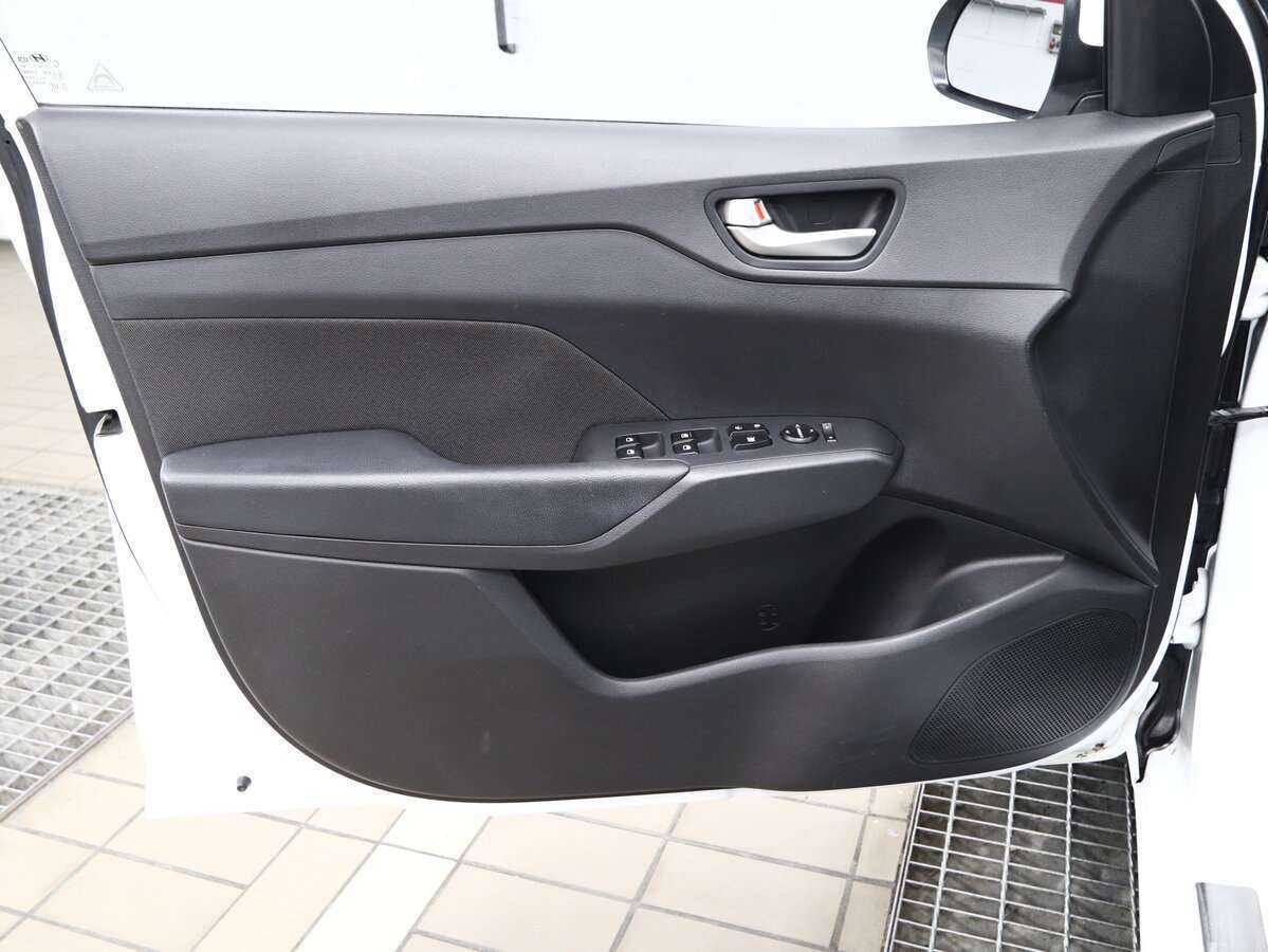 Купить Hyundai Solaris с пробегом. Фото: #10