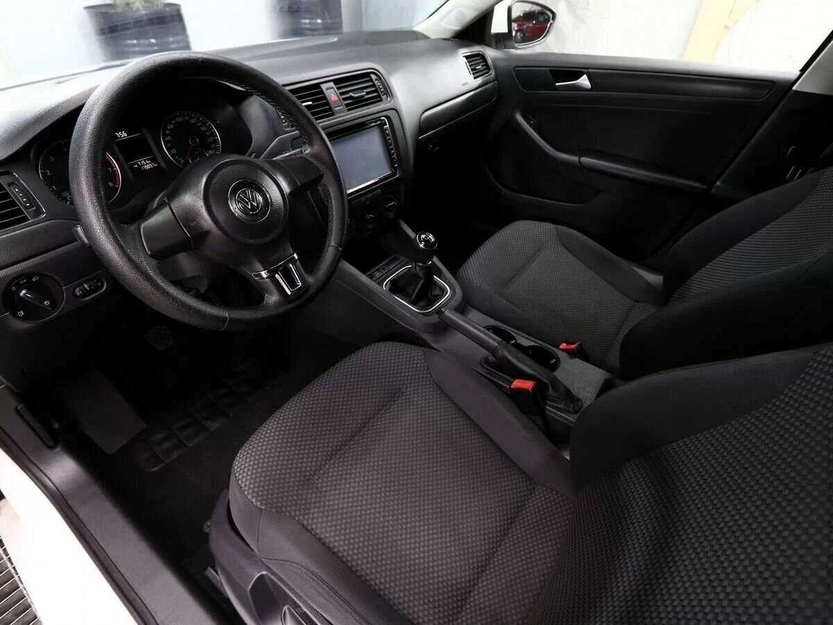 Купить Volkswagen Jetta с пробегом. Фото: #4