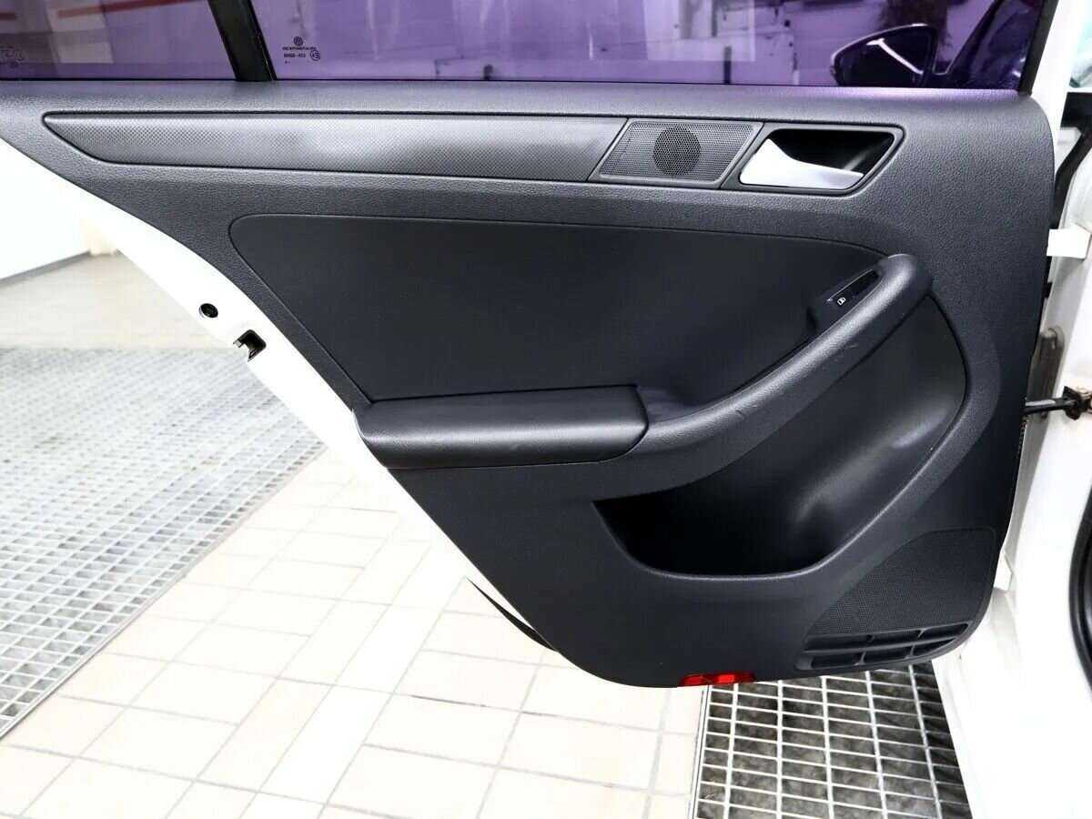 Купить Volkswagen Jetta с пробегом. Фото: #12