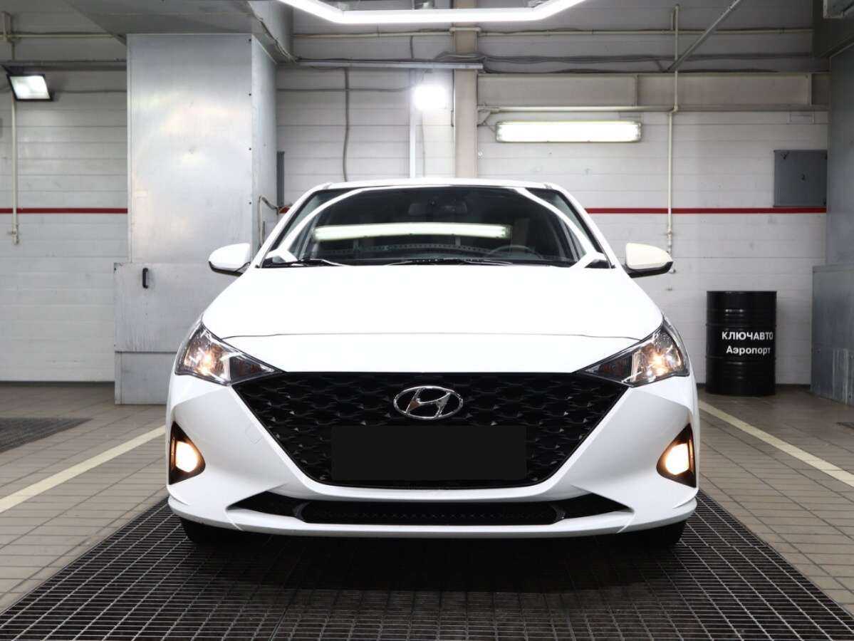 Купить Hyundai Solaris с пробегом. Фото: #2