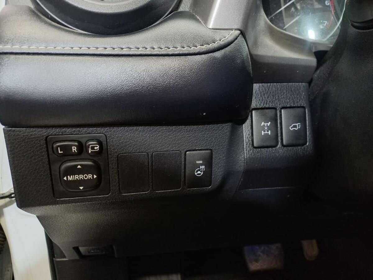 Купить Toyota RAV4 с пробегом. Фото: #12