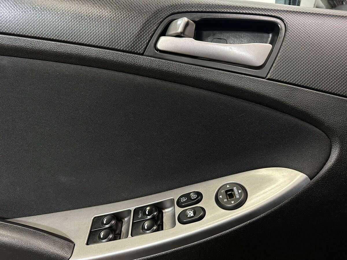 Купить Hyundai Solaris с пробегом. Фото: #13