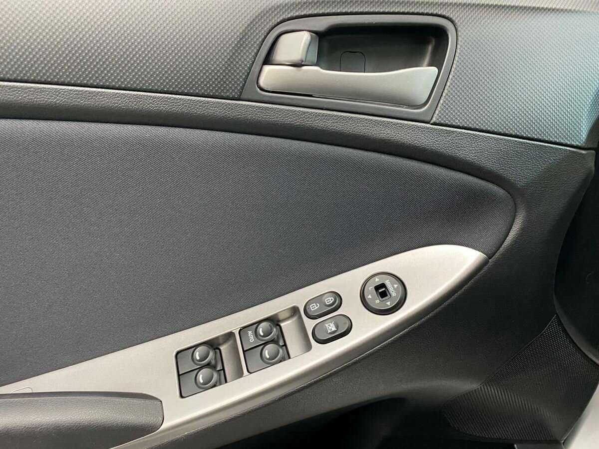 Купить Hyundai Solaris с пробегом. Фото: #15