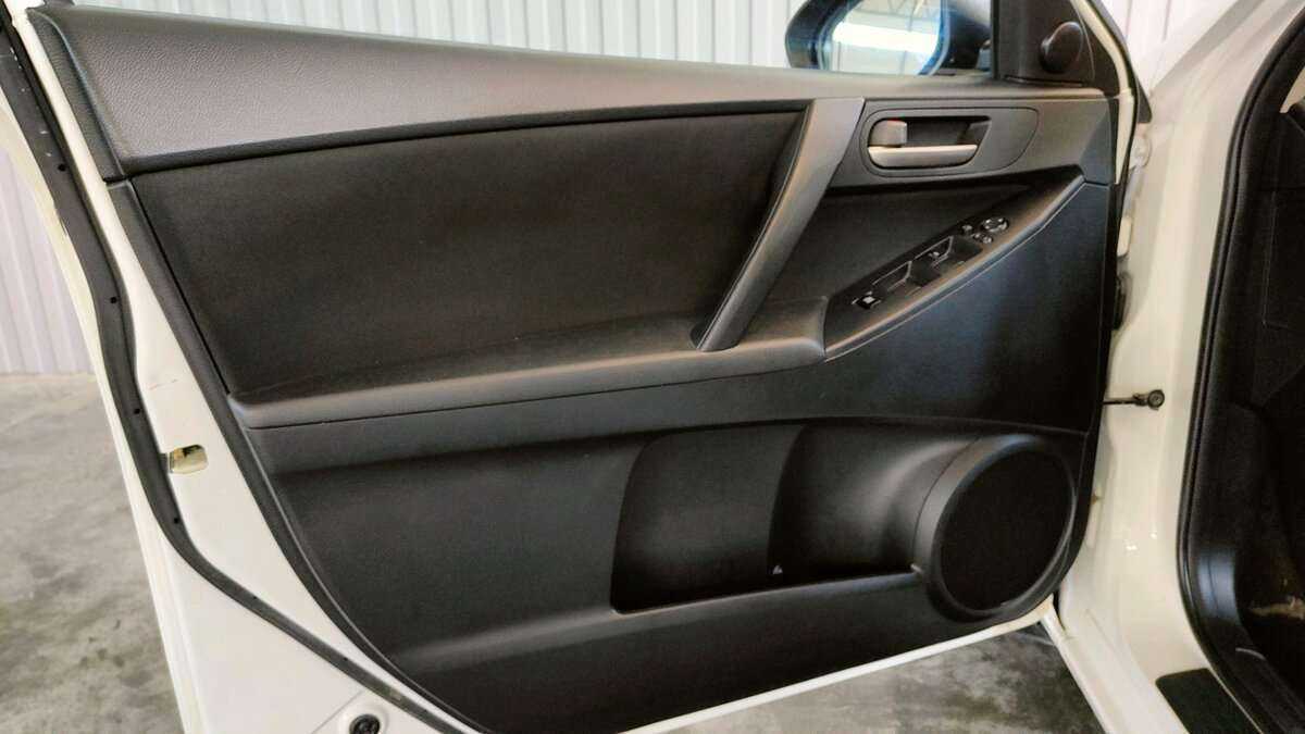 Купить Mazda 3 с пробегом. Фото: #10